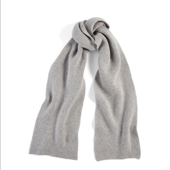 le bonnet Accessories - BNWOT Le bonnet 100% wool ribbed scarf